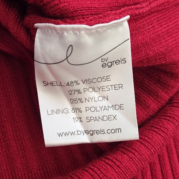 Chic Red Ribbed Midi Dress - Picture 3 of 3